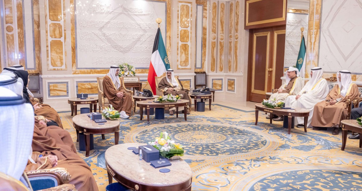 سمو الأمير يستقبل نائب رئيس مجلس الوزراء وزير خارجية الإمارات