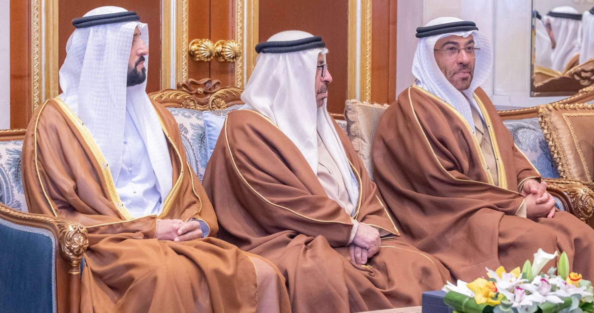 سمو الأمير يستقبل نائب رئيس مجلس الوزراء وزير خارجية الإمارات