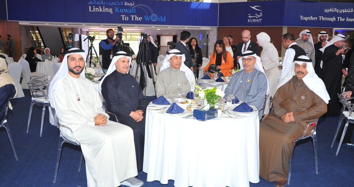 'الكويتية' تبحث و'طيران الإمارات' التعاون بمشروع المطار الجديد