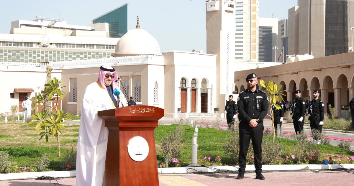 محافظ العاصمة: مراسم رفع العلم مناسبة وطنية تؤكد على صمود الشعب ووحدته