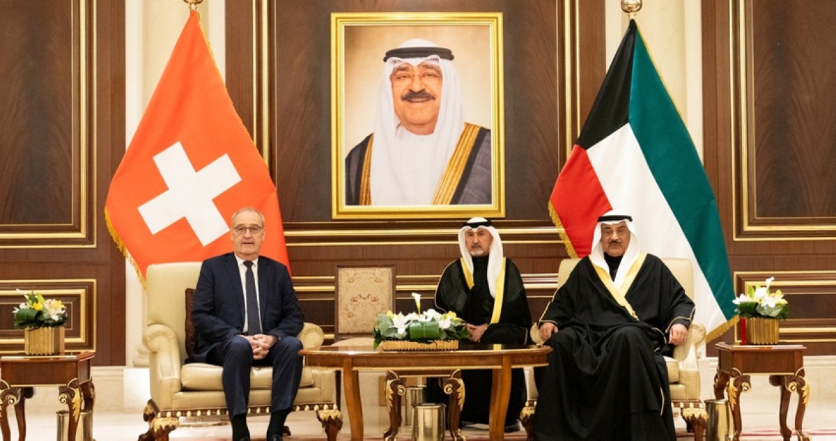 سمو ولي العهد وسمو رئيس الوزراء يستقبلان رئيس الاتحاد السويسري لدى وصوله إلى البلاد