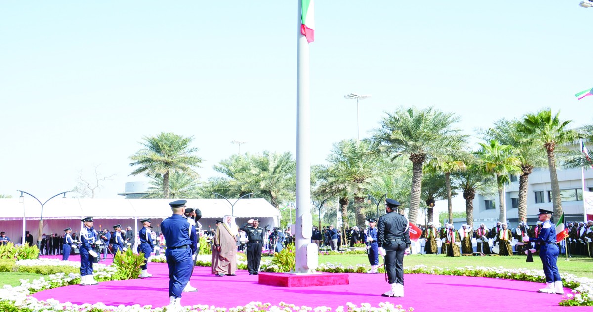 المحافظات تحتفل بمراسم رفع العلم