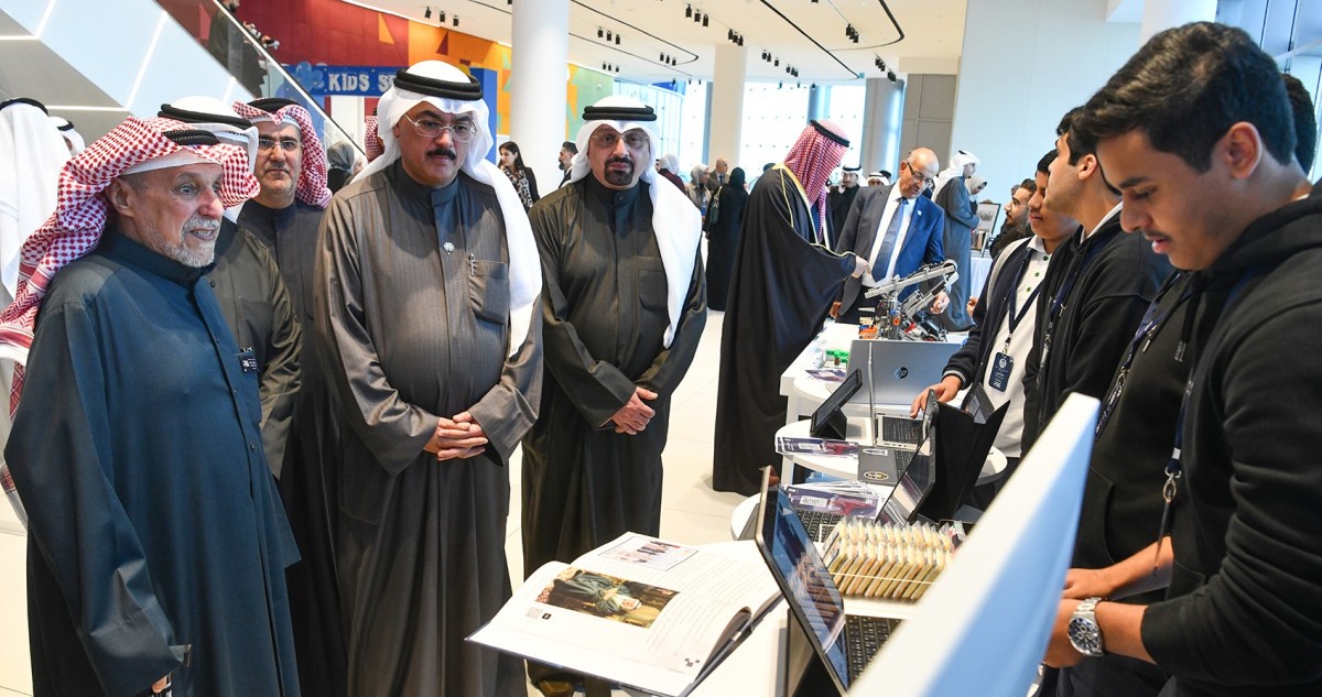 وزير التربية: مهتمون بإدخال مفاهيم التكنولوجيا والذكاء الاصطناعي والأمن السيبراني ضمن المناهج