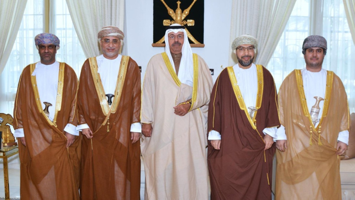 ﺳﻔﻴﺮ ﻋُﻤﺎن ﻳﺴﺘﻘﺒﻞ أﺣﻤﺪ اﻟﻨﻮاف وﻳﺸﻴﺪ ﺑﻤﺘﺎﻧﺔ اﻟﻌﻼﻗﺎت اﻟﺘﺎرﻳﺨﻴﺔ