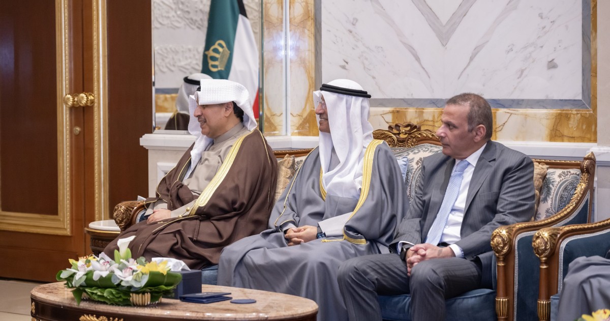 &rlm;سمو الأمير يستقبل ولي العهد رئيس مجلس الوزراء بمملكة البحرين