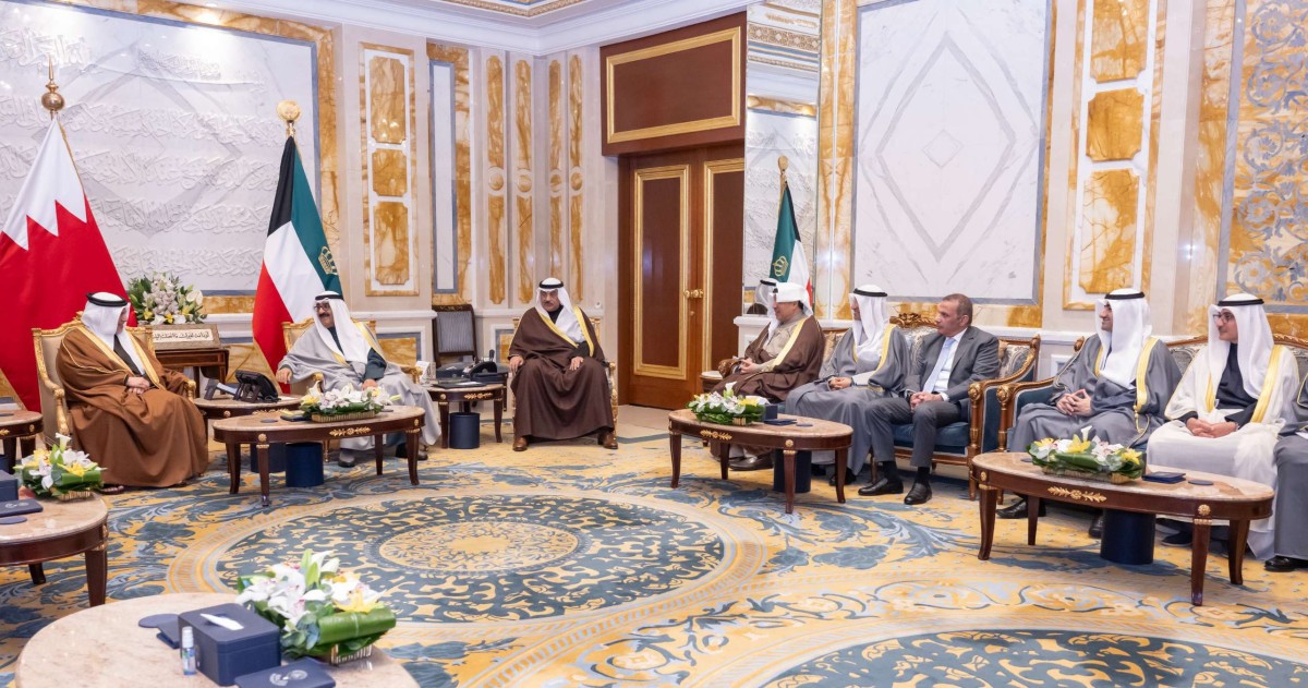 &rlm;سمو الأمير يستقبل ولي العهد رئيس مجلس الوزراء بمملكة البحرين