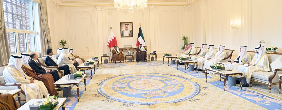 سمو ولي العهد يستقبل ولي العهد رئيس مجلس الوزراء البحريني بمناسبة زيارته الرسمية للبلاد