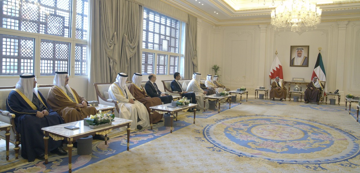 سمو ولي العهد يستقبل ولي العهد رئيس مجلس الوزراء البحريني بمناسبة زيارته الرسمية للبلاد