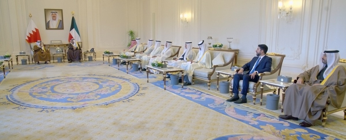 سمو ولي العهد يستقبل ولي العهد رئيس مجلس الوزراء البحريني بمناسبة زيارته الرسمية للبلاد