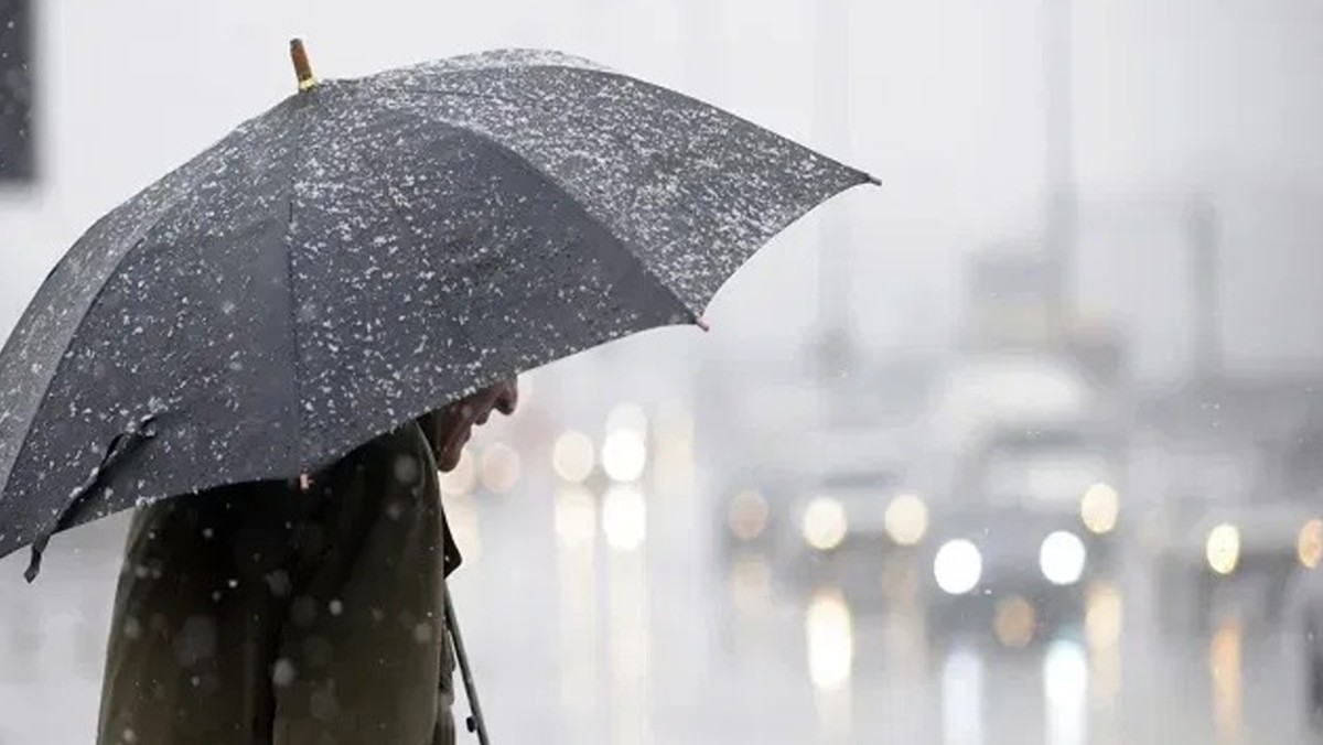 'الأرصاد' تحذِّر: أمطار رعدية ورياح نشطة تستمر إلى الساعة الواحدة بعد منتصف الليل