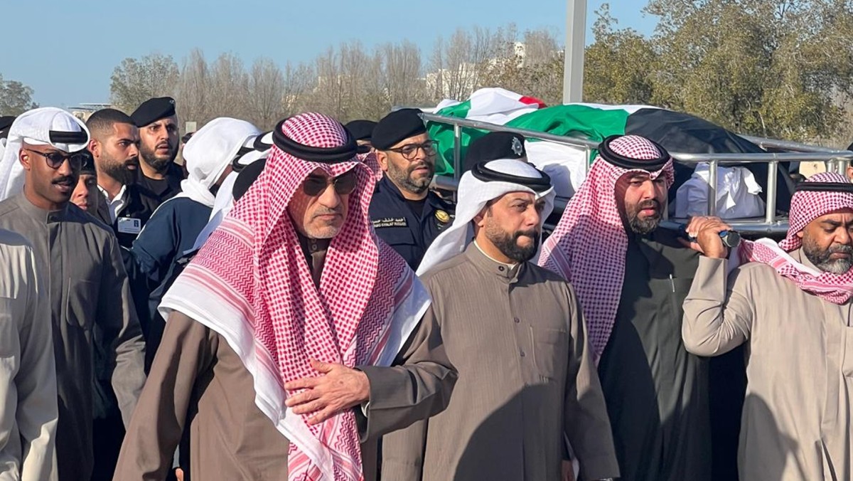 الكويت – النائب الأول يتقدم عزاء شهيد الواجب خالد الشرف