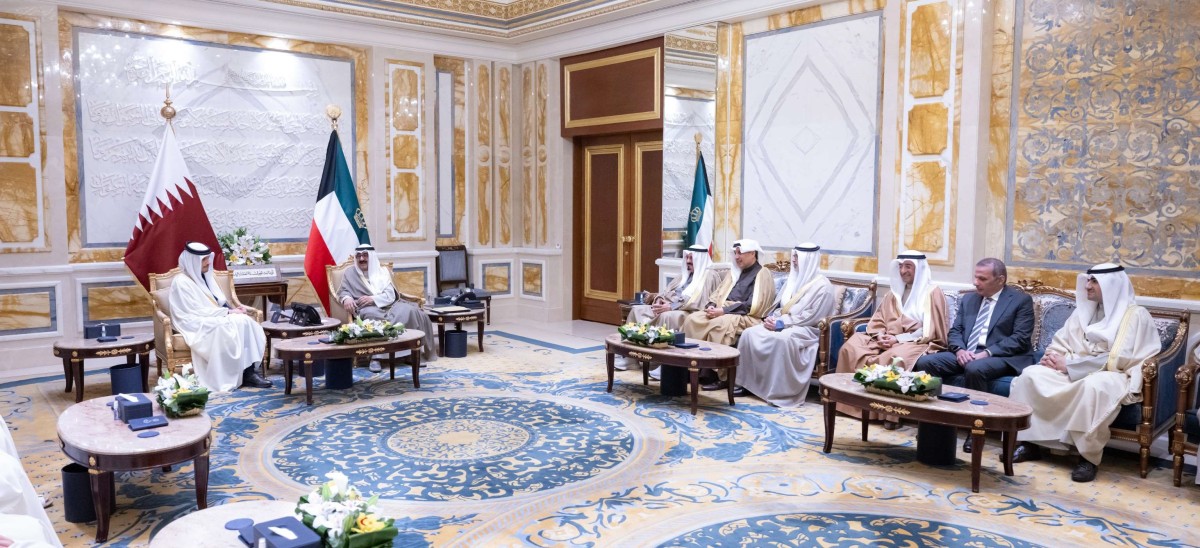 سمو الأمير يستقبل رئيس مجلس الوزراء القطري بمناسبة زيارته الرسمية للبلاد