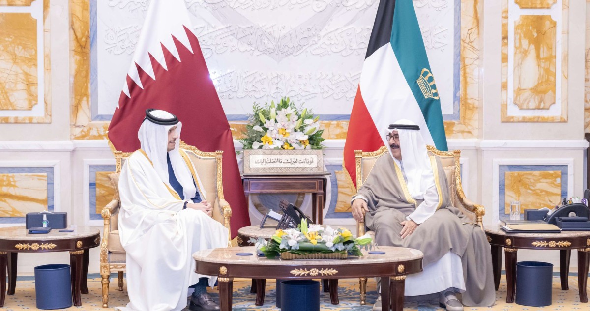 سمو الأمير يستقبل رئيس مجلس الوزراء القطري بمناسبة زيارته الرسمية للبلاد