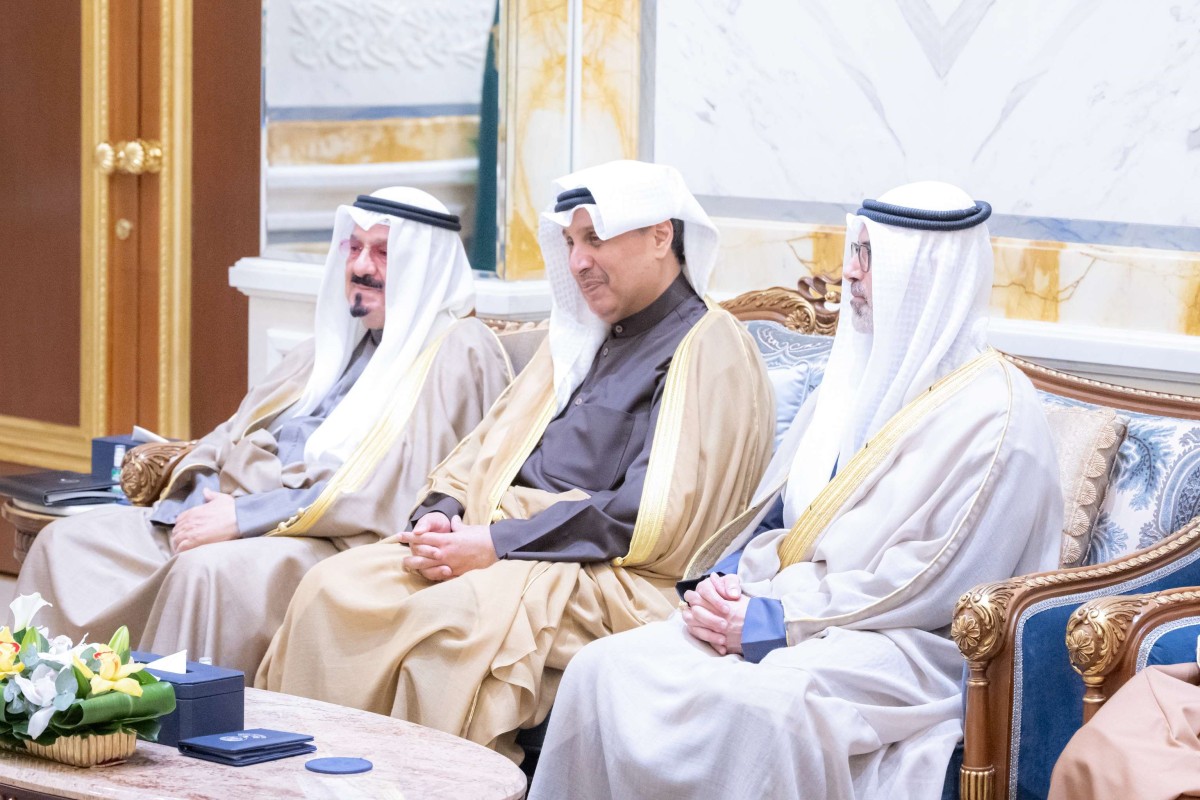 سمو الأمير يستقبل رئيس مجلس الوزراء القطري بمناسبة زيارته الرسمية للبلاد