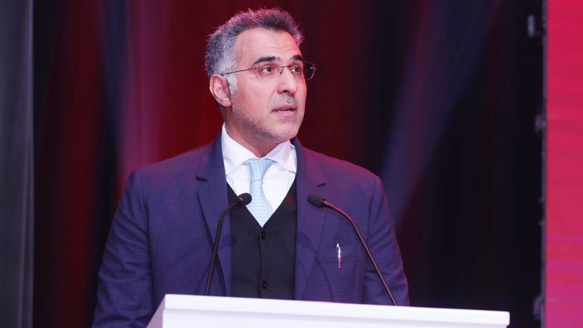 'وياي' و'AUM' يطلقان تحدّي ابتكار طلابي مع 'Plug and Play'