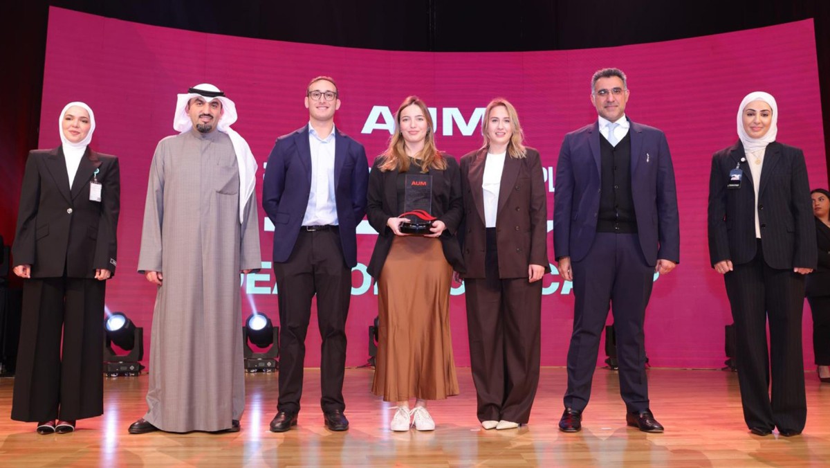 'وياي' و'AUM' يطلقان تحدّي ابتكار طلابي مع 'Plug and Play'