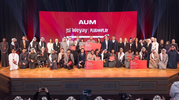 'وياي' و'AUM' يطلقان تحدّي ابتكار طلابي مع 'Plug and Play'