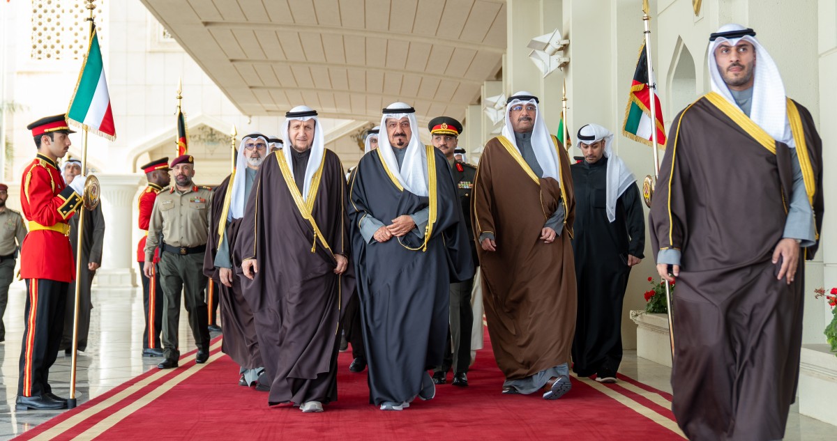 رئيس الوزراء: تسوية النزاعات بالحوار  والطرق السلمية