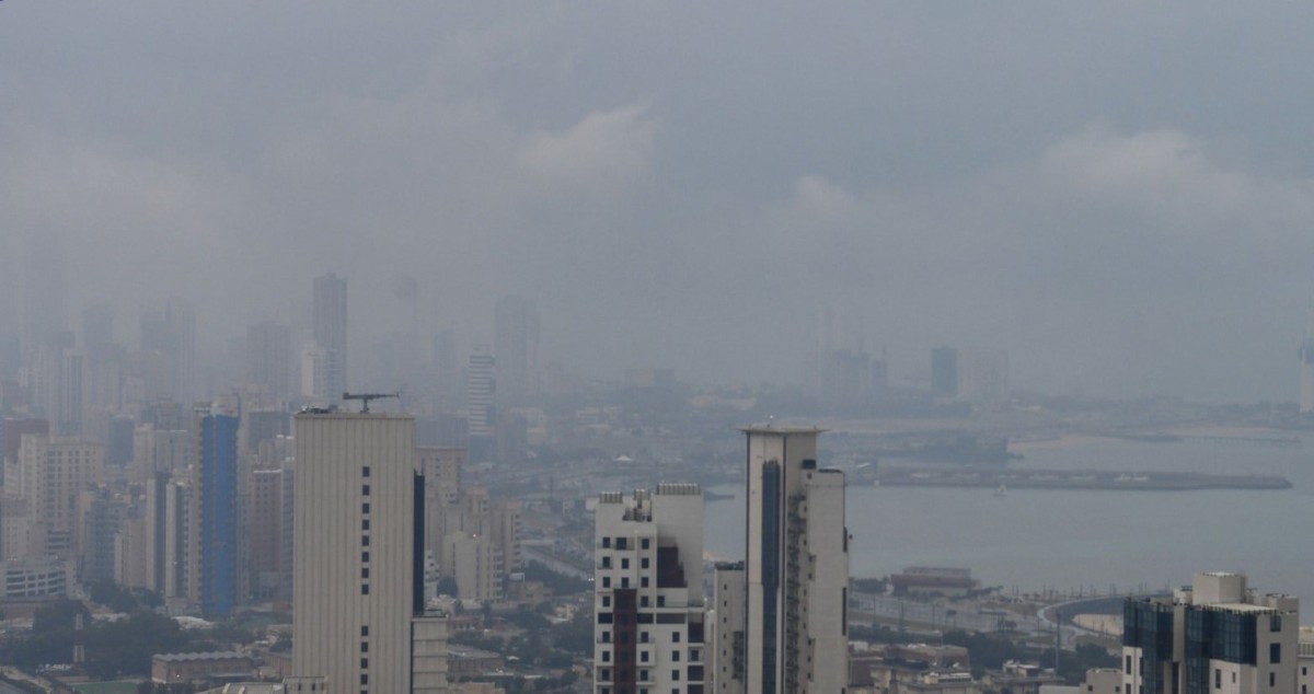 'الأرصاد': طقس دافئ وغائم مع فرصة لأمطار متفرقة وضباب مساءً