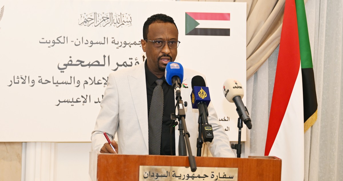 وزير الإعلام السوداني: الكويت أغاثت شعبنا بـ3 سفن و36 رحلة جوية