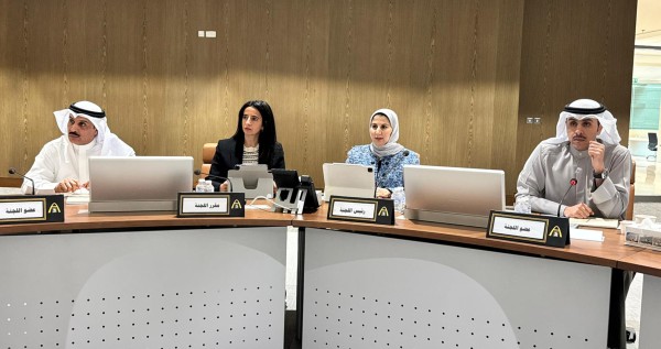 حلول عاجلة للبلدية للحد من تجمع الطيور بمحيط مطار الكويت - ايناس عوض