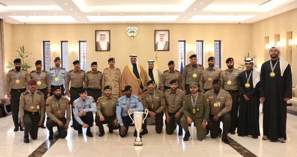 وزير الدفاع الكويتي يكرم حفظة القرآن وفريق الجيش الفائز بكأس الوزارات