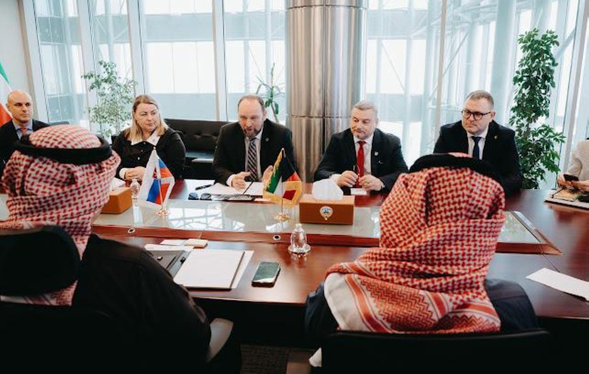 'الطيران المدني' تبحث تطوير التعاون في النقل الجوي مع إقليم ترنافا السلوفاكي
