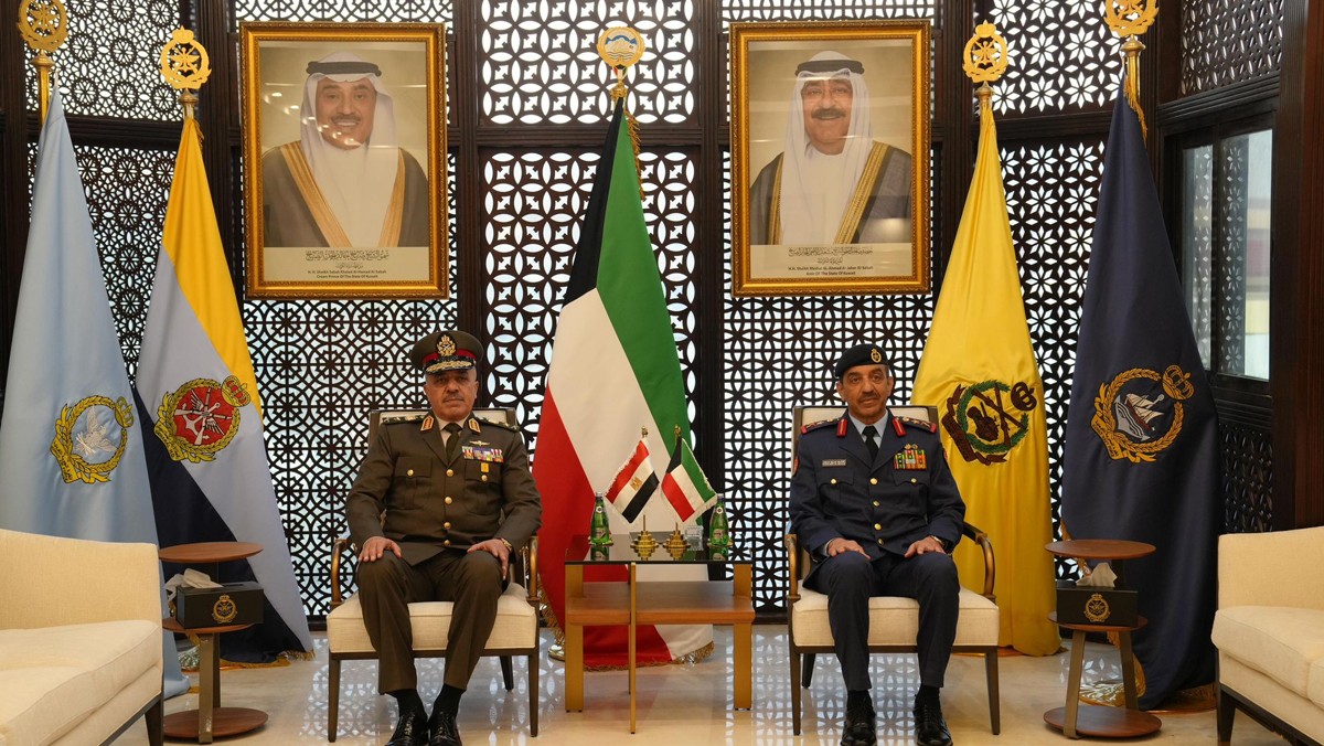 رئيس الأركان يبحث مع نظيره المصري موضوعات عسكرية مشتركة