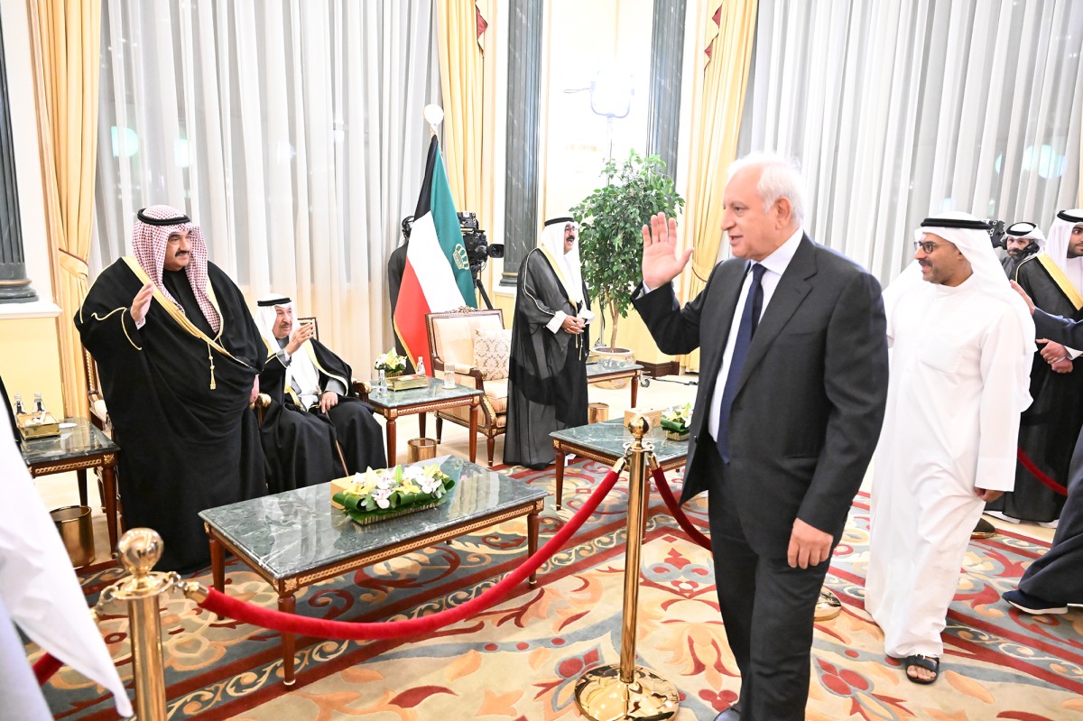 سمو الأمير وسمو ولي العهد وأسرة آل الصباح يستقبلون المهنئين بمناسبة حلول شهر رمضان المبارك