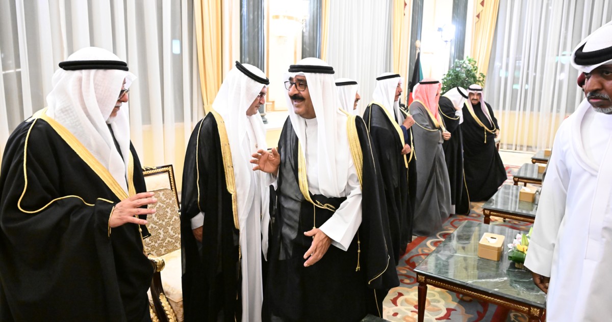 سمو الأمير وسمو ولي العهد وأسرة الصباح يستقبلون المهنئين