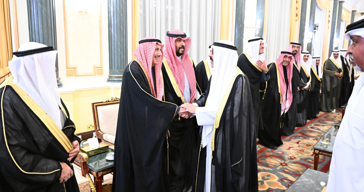 سمو الأمير وسمو ولي العهد وأسرة الصباح يستقبلون المهنئين