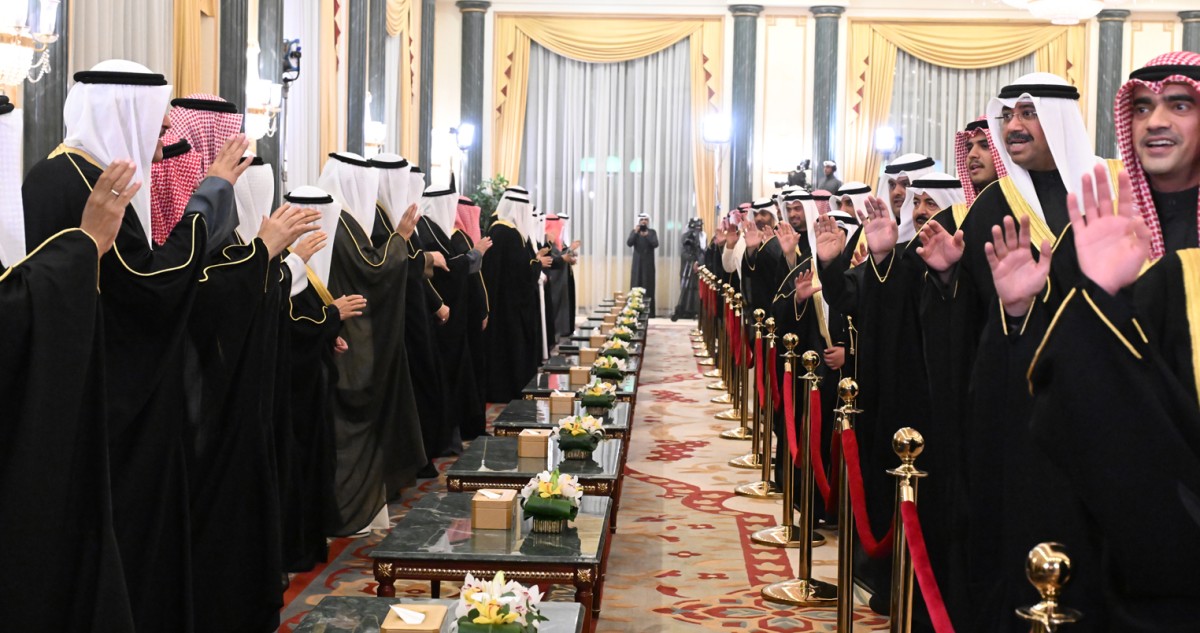 سمو الأمير وسمو ولي العهد وأسرة الصباح يستقبلون المهنئين