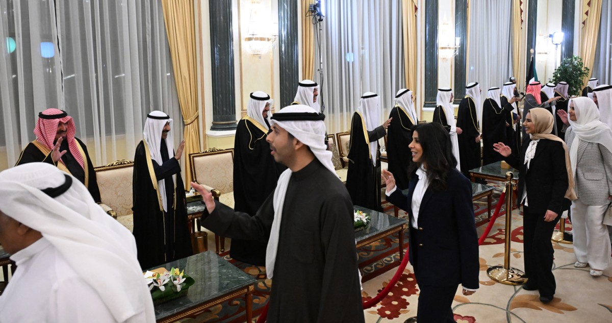 سمو الأمير وسمو ولي العهد وأسرة الصباح يستقبلون المهنئين