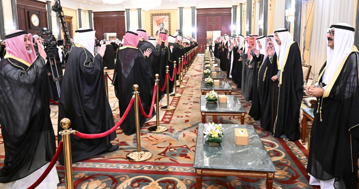 سمو الأمير وسمو ولي العهد وأسرة الصباح يستقبلون المهنئين