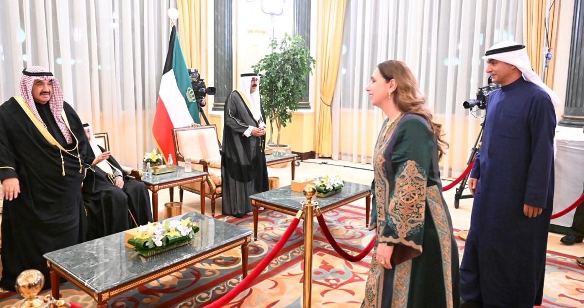 سمو الأمير وسمو ولي العهد وأسرة الصباح يستقبلون المهنئين