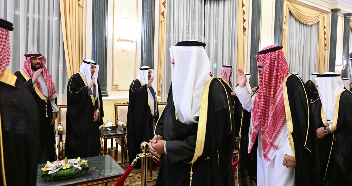 سمو الأمير وسمو ولي العهد وأسرة الصباح يستقبلون المهنئين