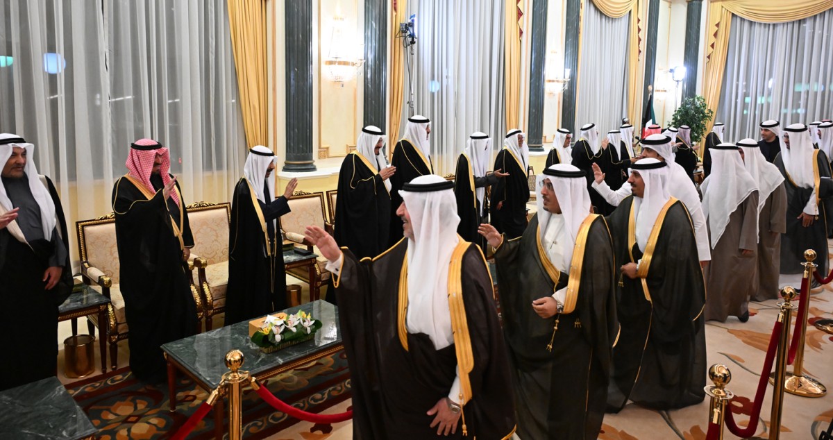 سمو الأمير وسمو ولي العهد وأسرة الصباح يستقبلون المهنئين