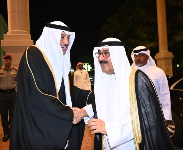 سمو الأمير وسمو ولي العهد وأسرة آل الصباح يستقبلون المهنئين بمناسبة حلول شهر رمضان المبارك