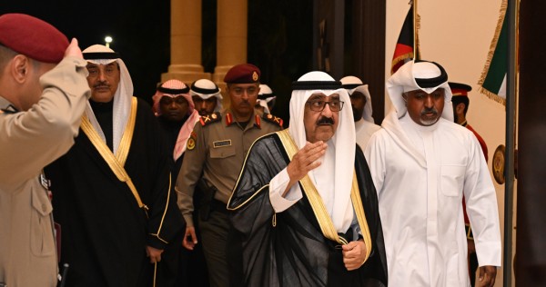 سمو الأمير وسمو ولي العهد وأسرة الصباح يستقبلون المهنئين