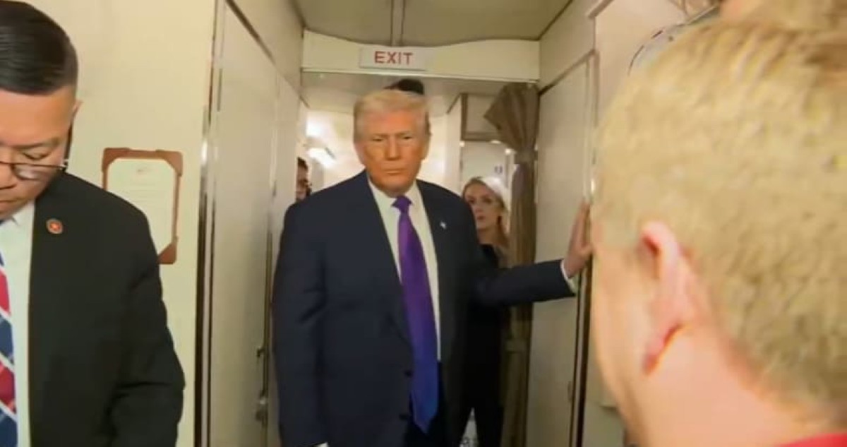 ترامب: أوباما أخطأ بكشفه معلومات سرية عن الكائنات الفضائية... وأمرت بنشر كل الملفات المتعلقة بها