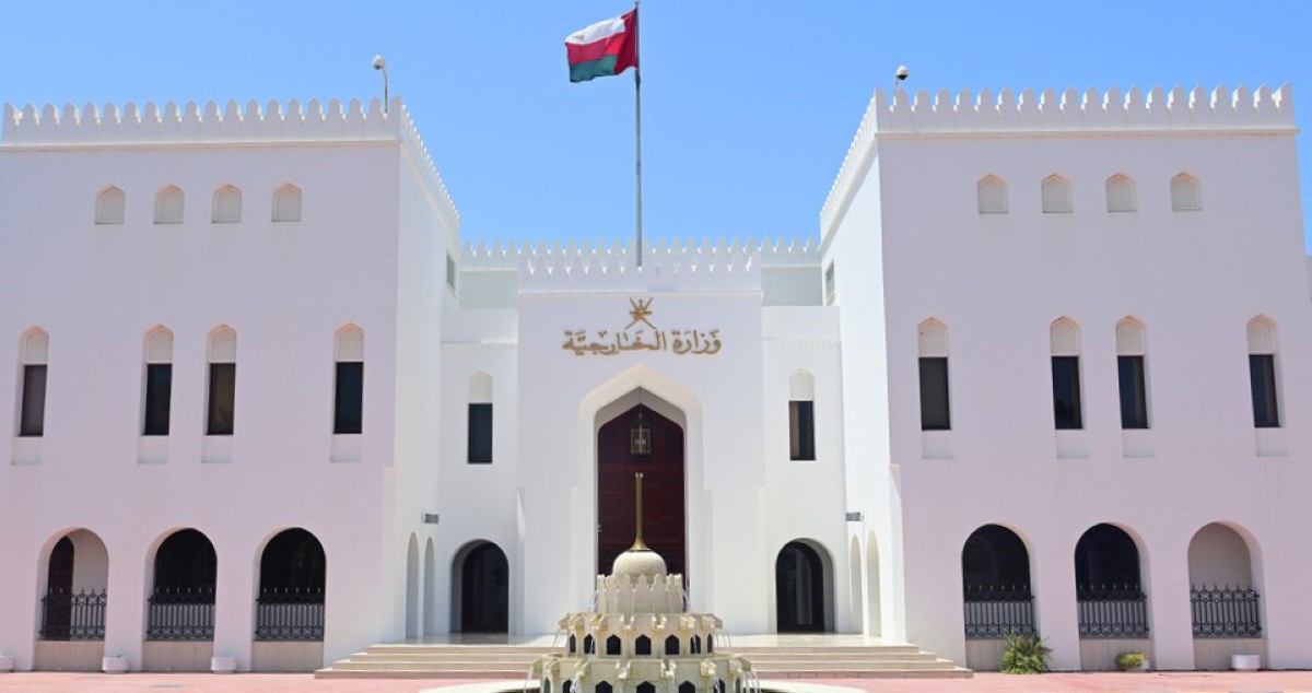 عُمان تعرب عن تضامنها مع الكويت بشأن سيادتها على جميع مناطقها البحرية ومرتفعاتها المائية