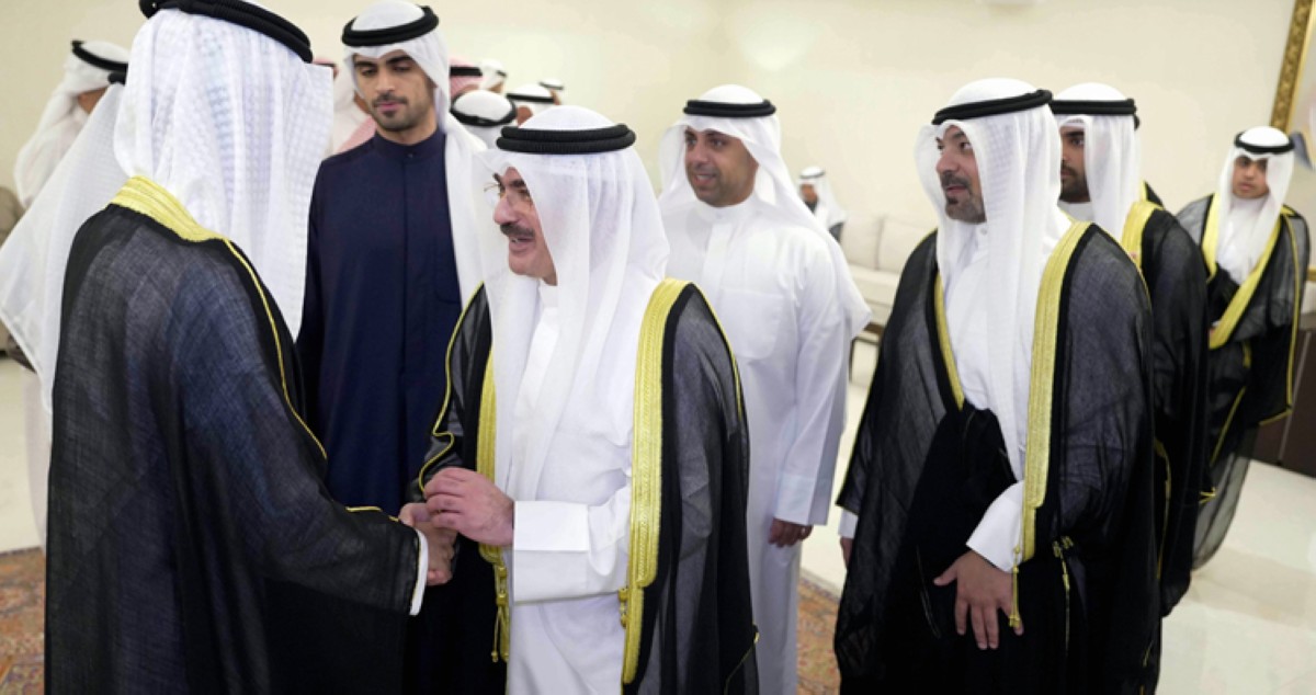 أبناء المرحوم عذبي محمد الصباح يستقبلون المهنئين بالشهر