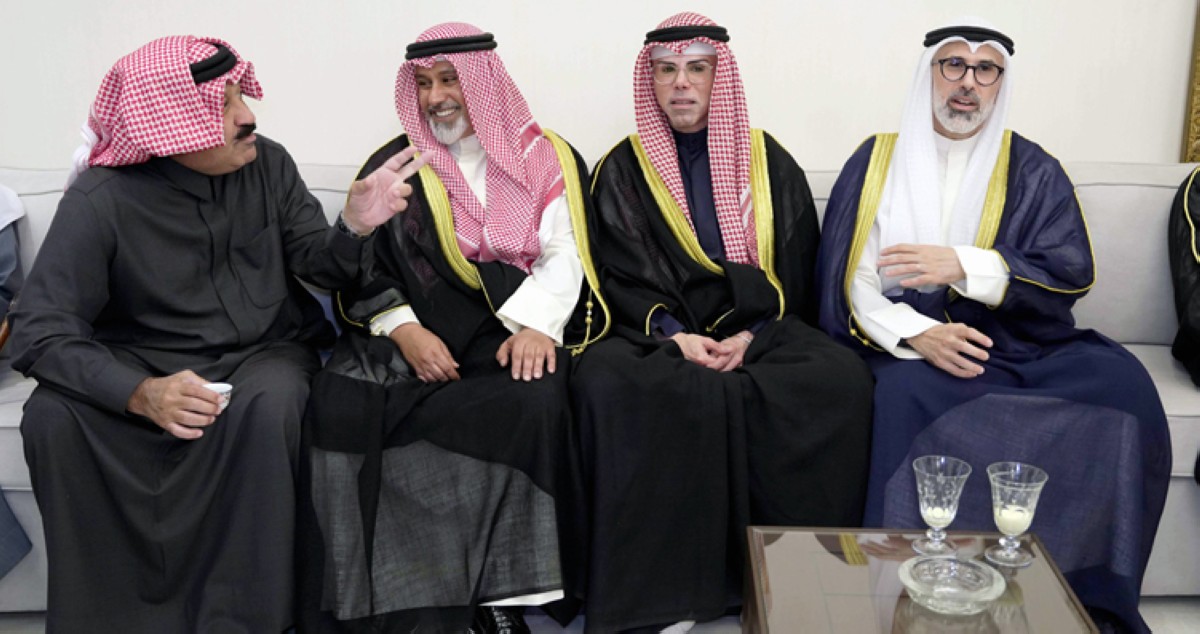 أبناء المرحوم عذبي محمد الصباح يستقبلون المهنئين بالشهر