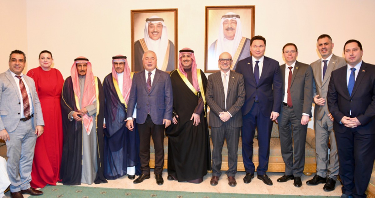 إبراهيم ومبارك الدعيج استقبلا جموع المهنئين بالشهر