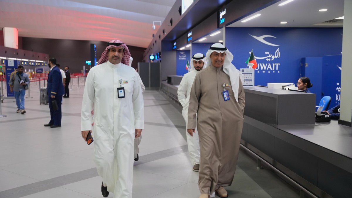 الفقعان يشارك العاملين في مبنى الركاب (T4) مائدة الإفطار تزامناً مع الأعياد الوطنية