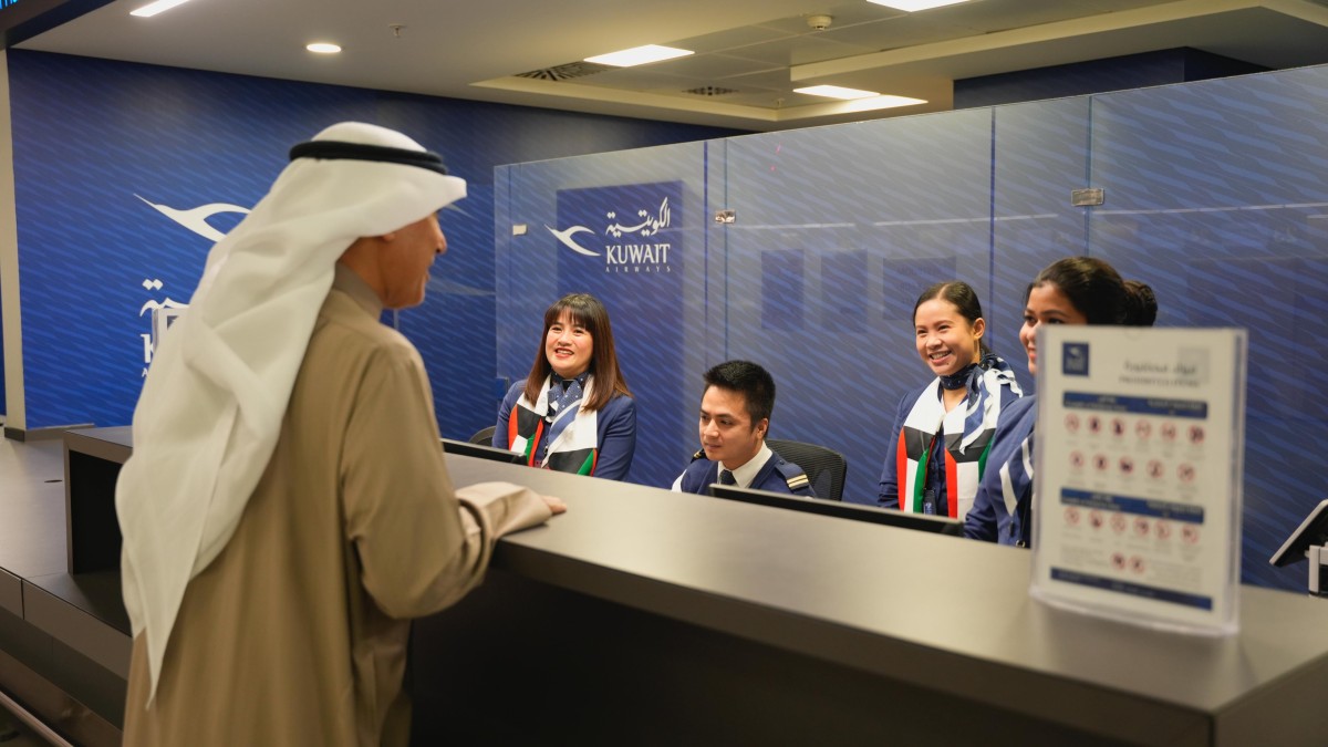 الفقعان يشارك العاملين في مبنى الركاب (T4) مائدة الإفطار تزامناً مع الأعياد الوطنية