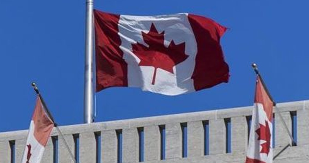 السفارة الكندية تدعو رعاياها في الكويت إلى توخي الحذر ومتابعة المستجدات