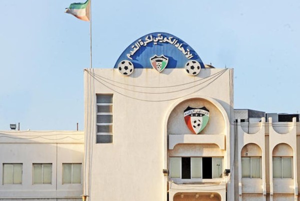 إيقاف مسابقات كرة القدم حتى إشعار آخر