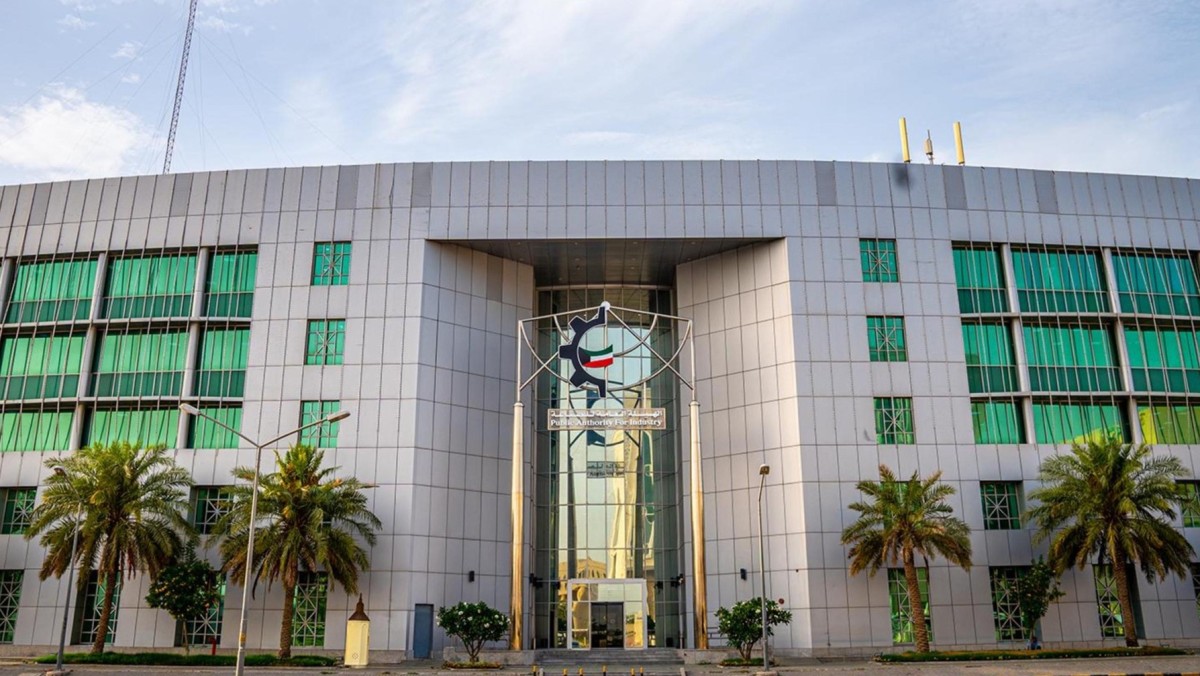 'الصناعة' تدعو مصانع الأغذية والمواد الطبية للعمل بكامل طاقتها