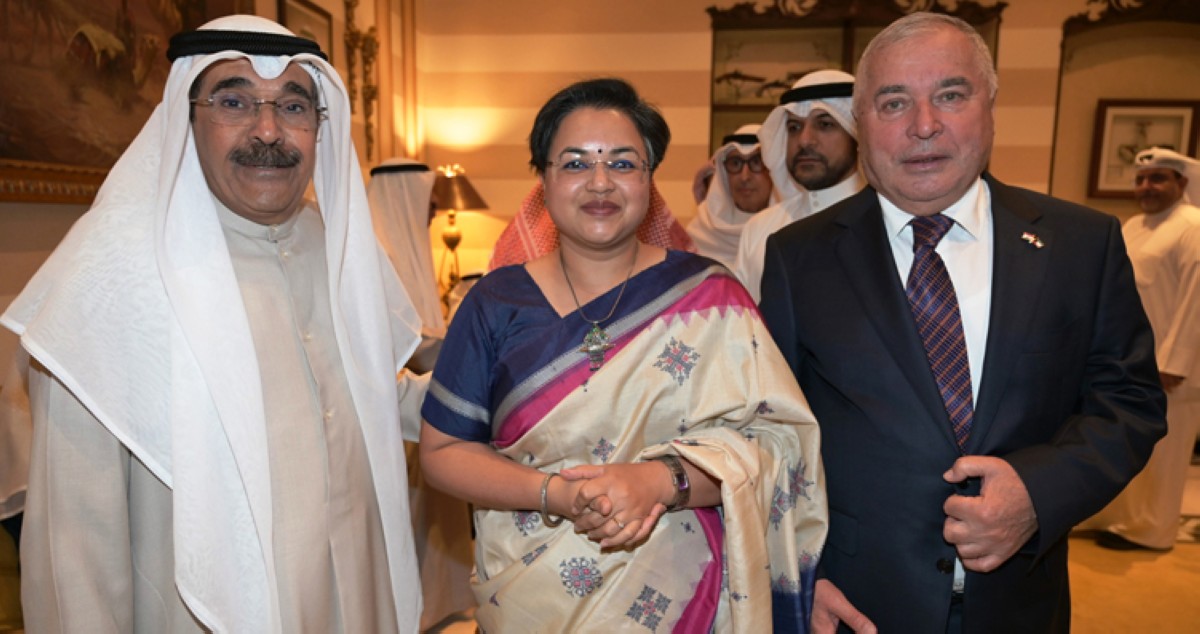 دعيج وفيصل الخليفة المالك يستقبلان المهنئين